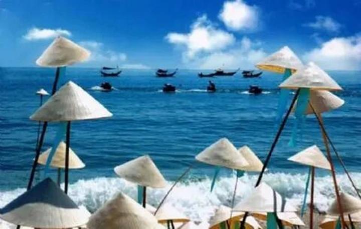 Huang Yoyo: Shop này dựa trên thiết kế basic, nhưng lại trẻ trung và phong cách.