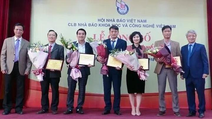 Nội dung: Mùa hè đang đầy vui vẻ với những xu hướng mới, và Huda Ice Twist đang chinh